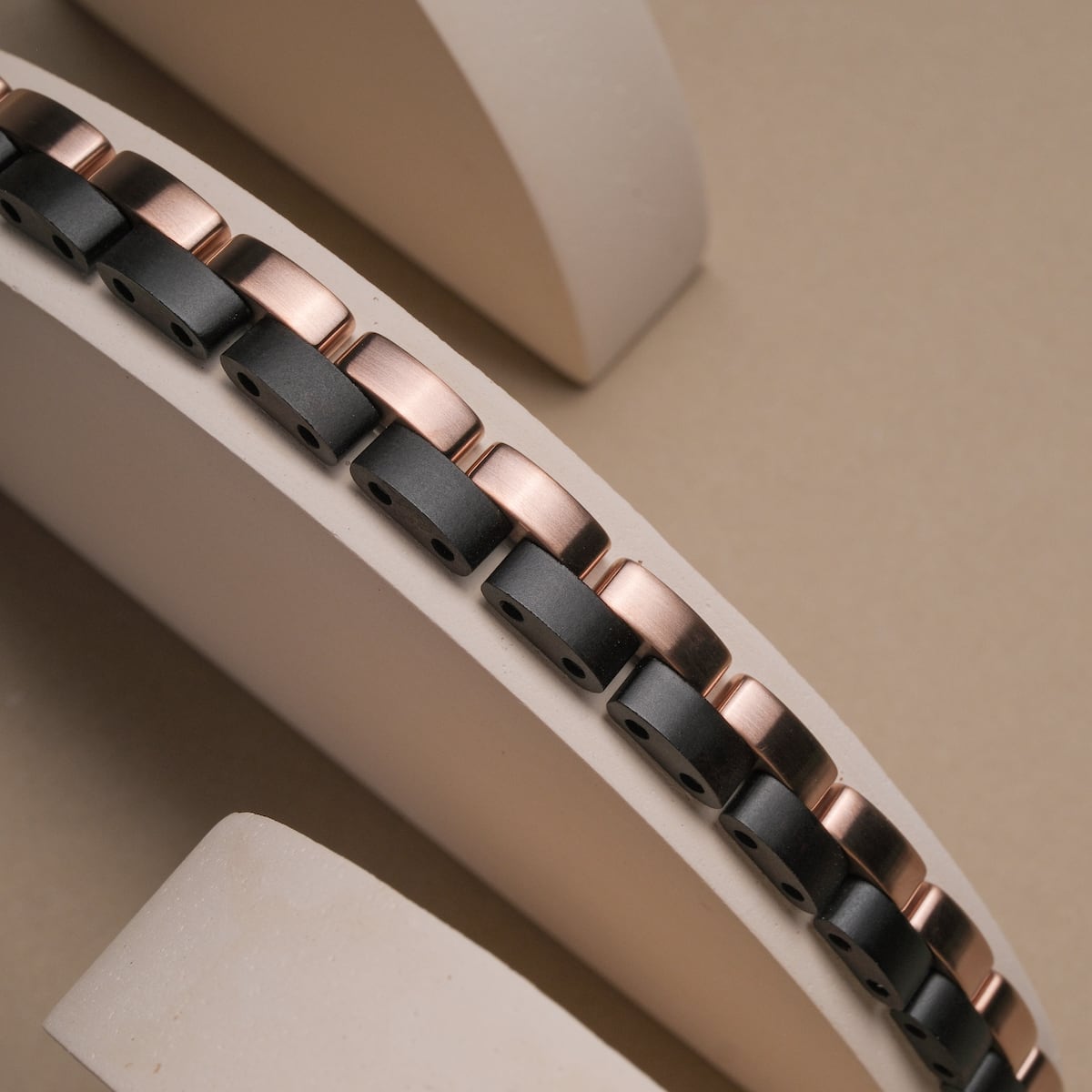 "Duet" bracelet in maple and rosegold features a sleek, modern design with alternating color links.