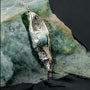 "Chalice Collier": Élégant collier avec une finition amazonite en pierre et argent, évoquant la beauté naturelle et la sophistication.