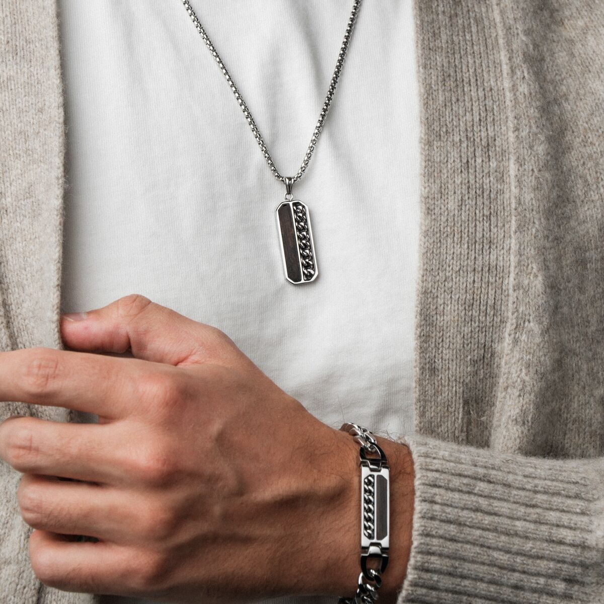 Collar Outlands (nogal/plata)