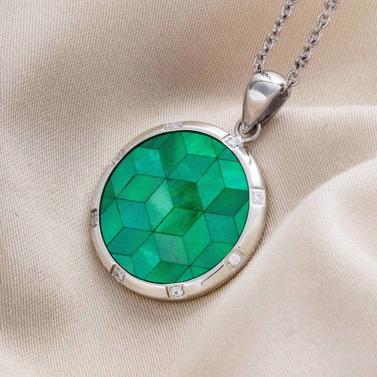 Soulgaze Necklace (Mother-of-pearl/Silver)