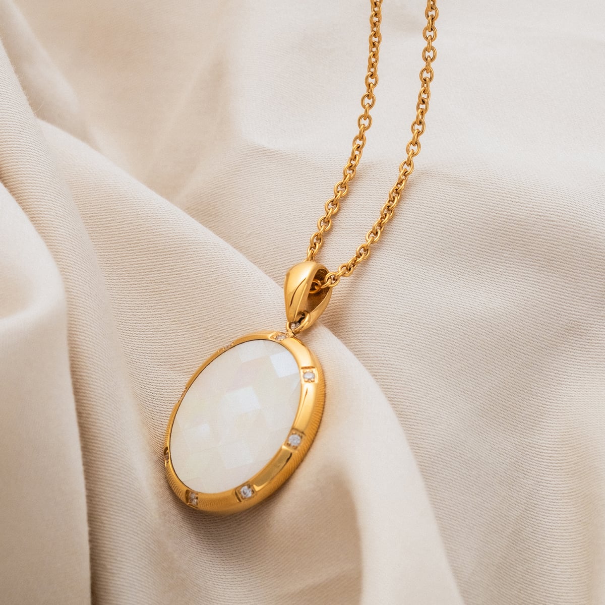 Soulgaze Necklace (Mother-of-pearl/Gold)