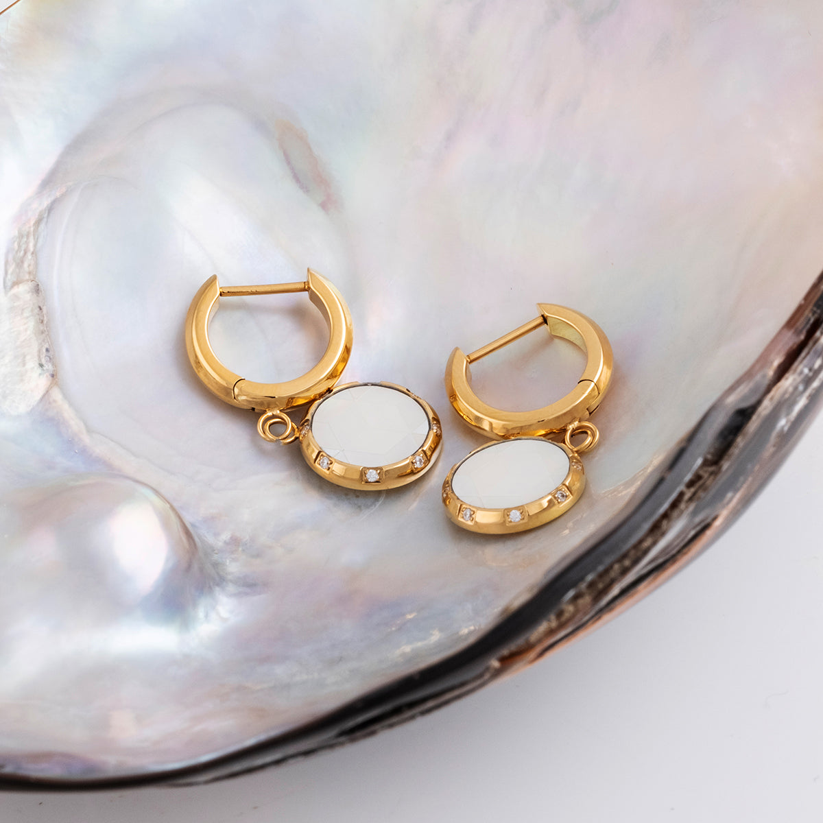 Soulgaze Earrings (Mother-of-pearl/Gold)