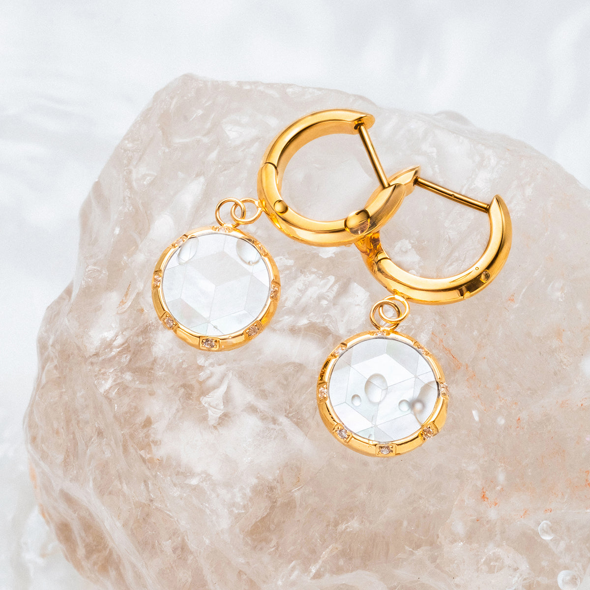 Soulgaze Earrings (Mother-of-pearl/Gold)