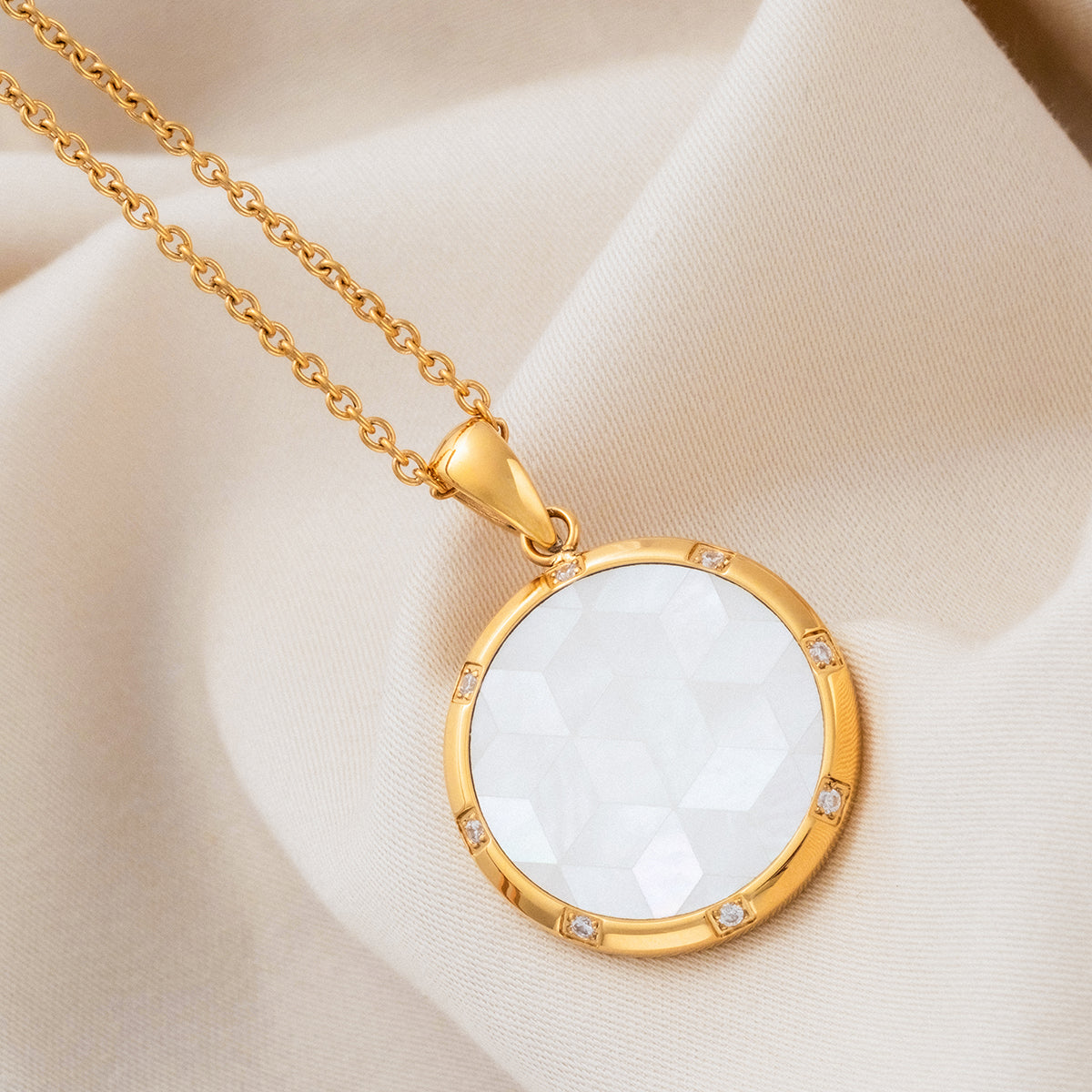 Soulgaze Necklace (Mother-of-pearl/Gold)